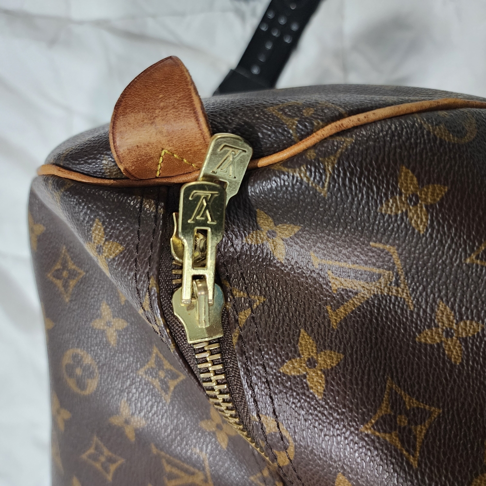 Authentic Louis Vuitton Brown and Gold Carry On Bag Monogram Canvas - Picture 4 of 16
